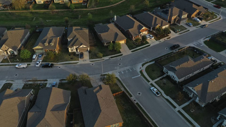 The mortgage rates Iran war 2026 trend pushes borrowing costs higher. Learn how it’s impacting homebuyers and housing demand.